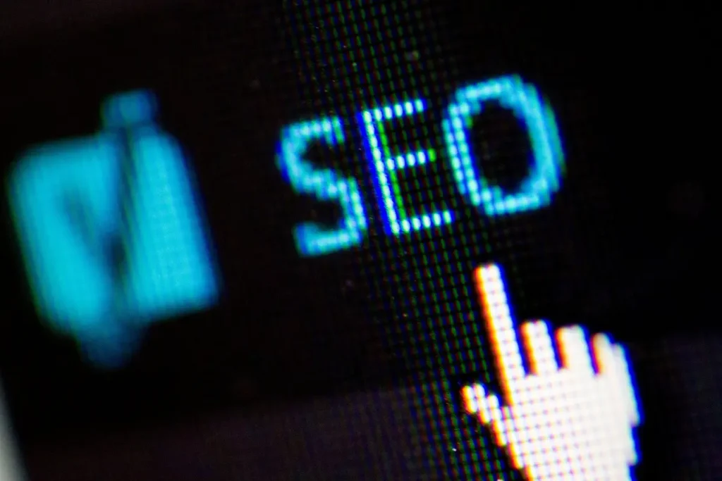 beberapa kelebihan dari tools SEO berbayar